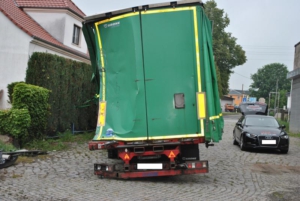 Schaden Begutachtung bei LKW Heck - Kfz-Sachverständige Dresden